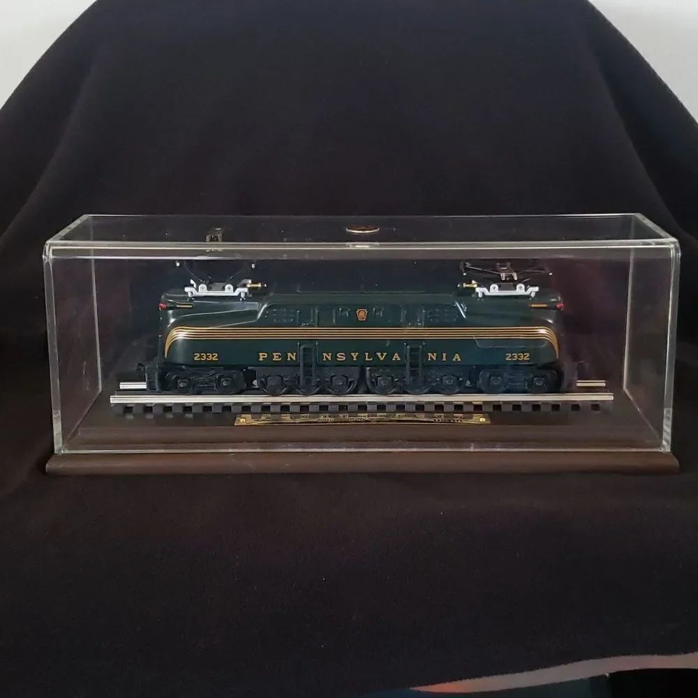Hallmark Great American Railways Lionel 2332 Pennsylvania GG-1 Model in Case - Picture 2 of 9